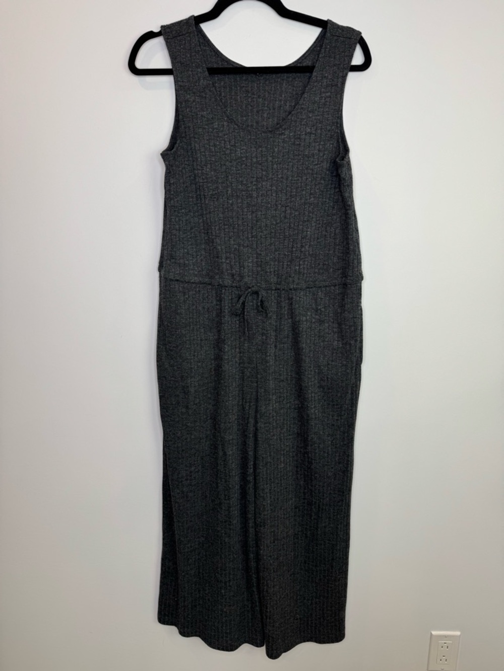 Uniqlo Dark Gray Ribbed Sleeveless jumpsuit drawstring waist cropped size small